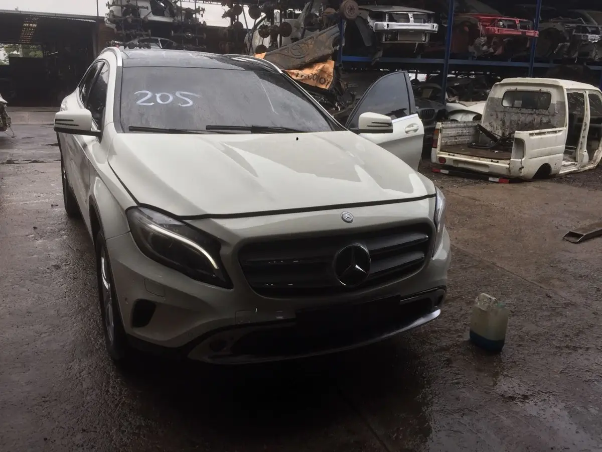 Sucata Mercedes-Benz GLA 200 — Elite Auto Peças